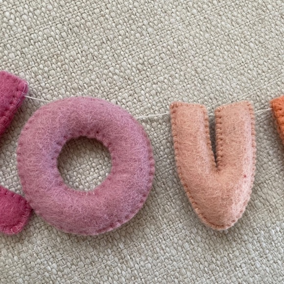 Set of 2 Valentine’s Day felt garlands - Picture 2 of 8